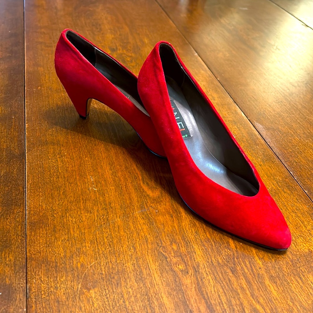 Van Eli 80s Vintage Red Suede Pumps